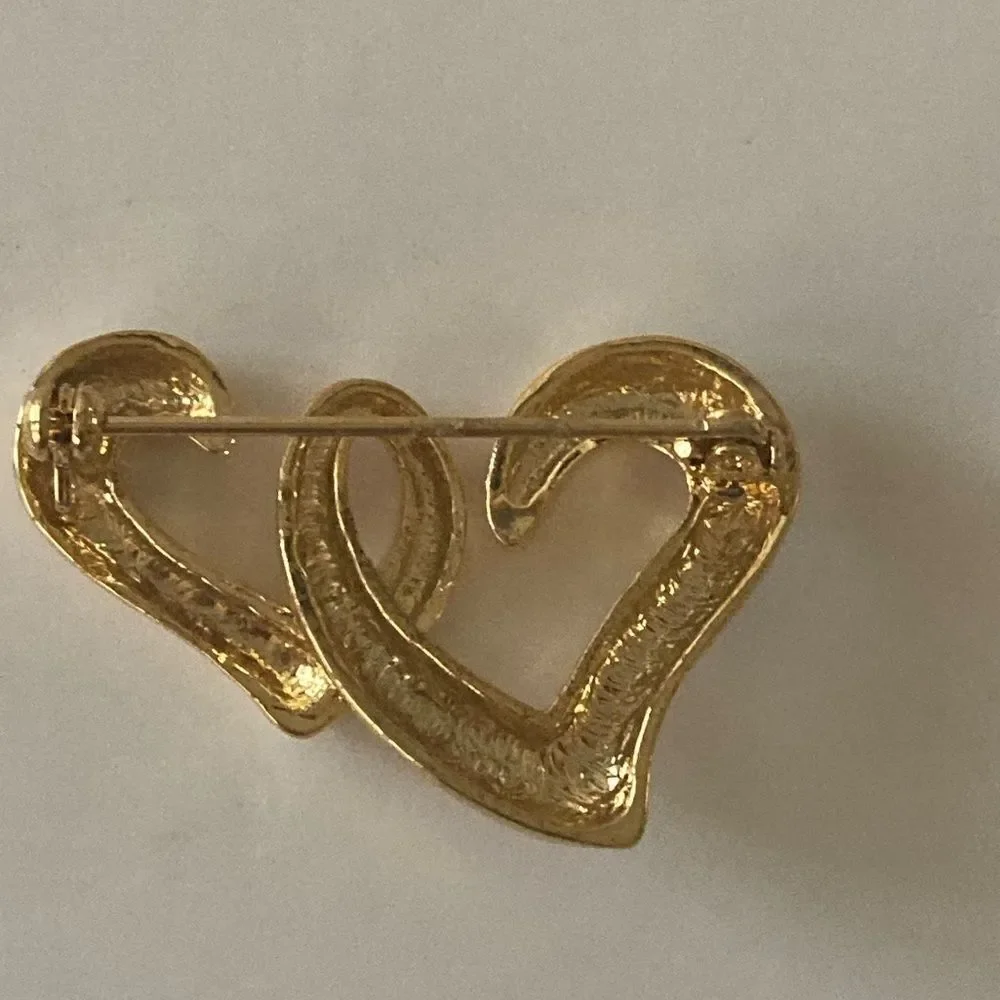 Vintage 80’s Gold tone double heart pin brooch